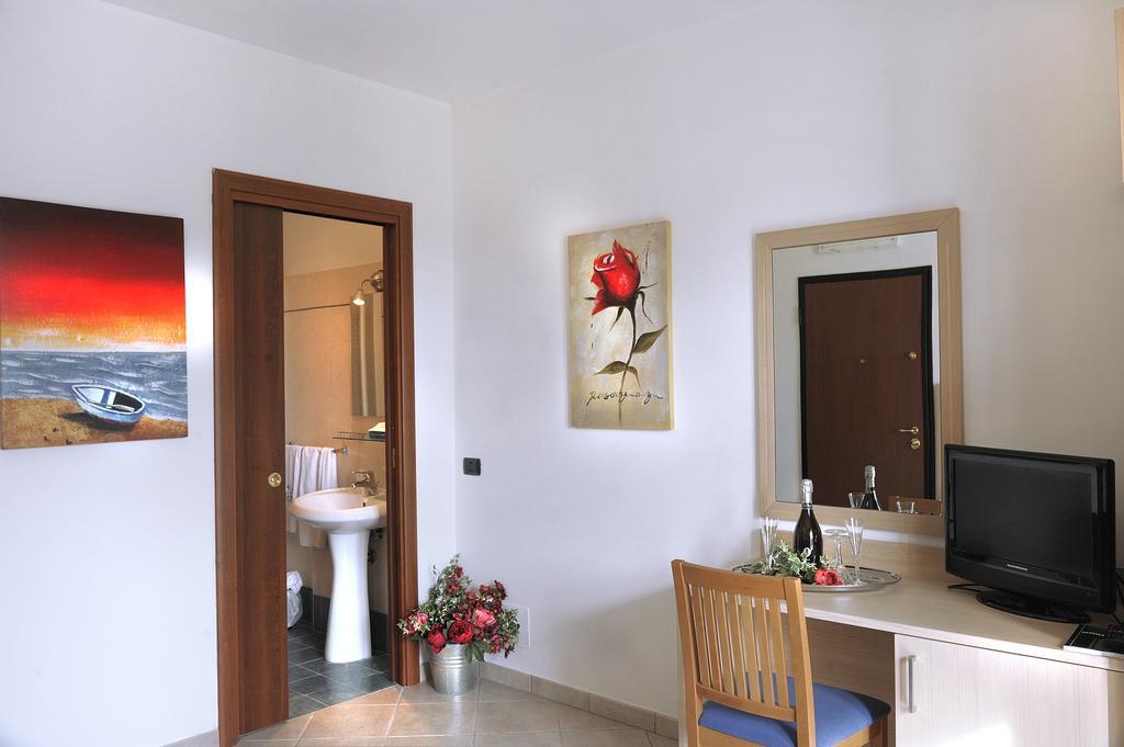 Hotel La Quercia Valmontone Buitenkant foto
