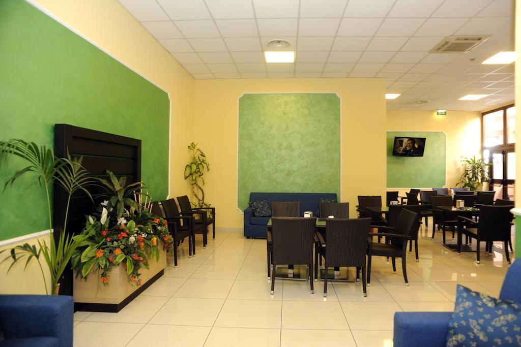 Hotel La Quercia Valmontone Buitenkant foto