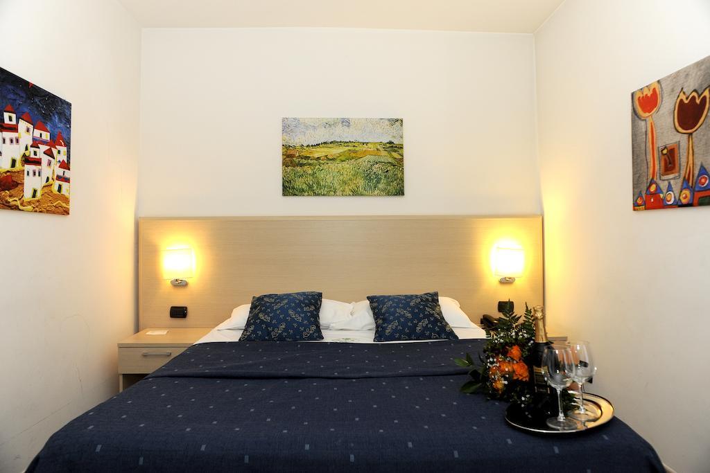Hotel La Quercia Valmontone Kamer foto