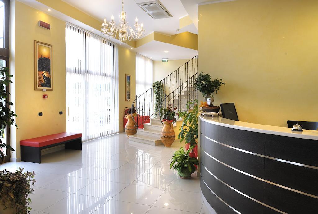 Hotel La Quercia Valmontone Buitenkant foto